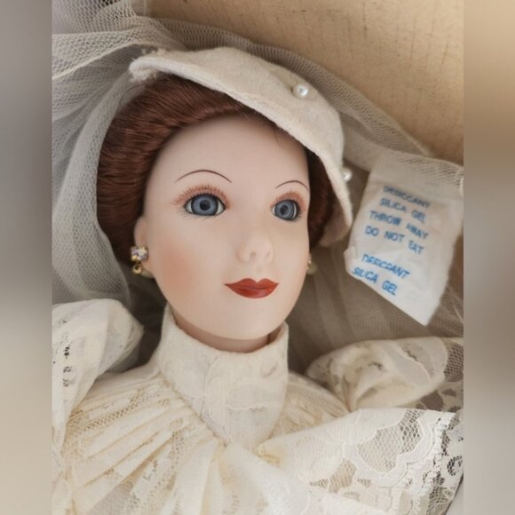 Ashton Drake Galleries | Bettys 1930s Wedding Dress Porcelain Doll w COA - Picture 2 of 9